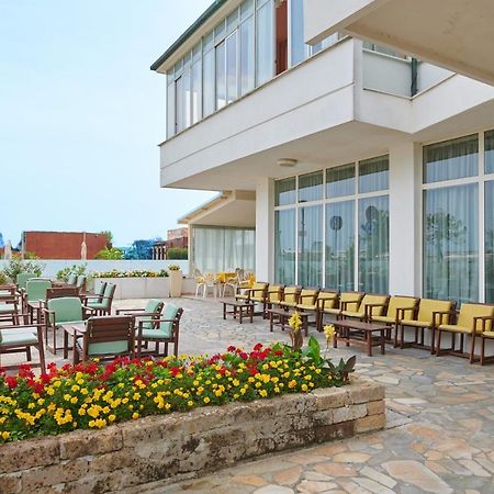 Hotel Caesar Bed And Breakfast Milano Marittima Esterno foto