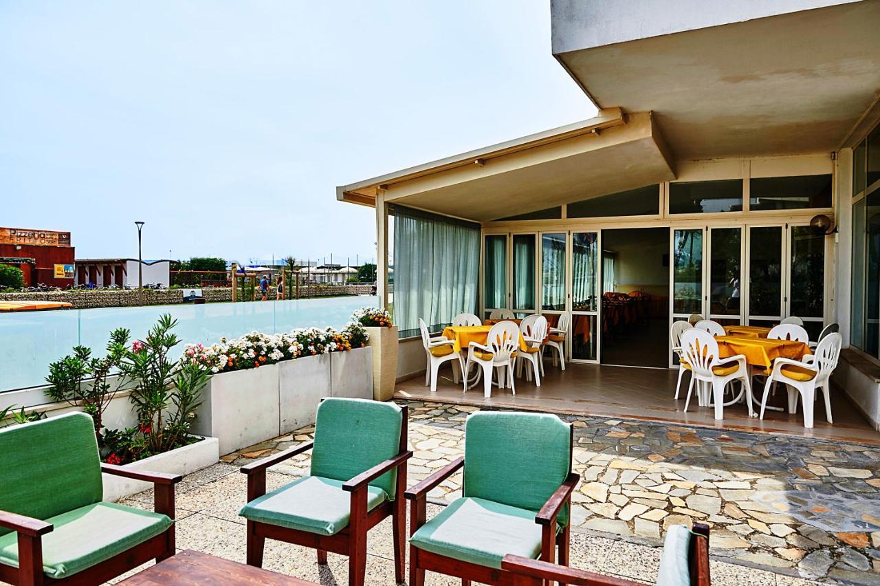 Hotel Caesar Bed And Breakfast Milano Marittima Esterno foto