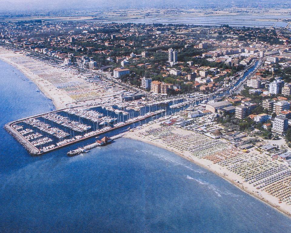 Hotel Caesar Bed And Breakfast Milano Marittima Esterno foto