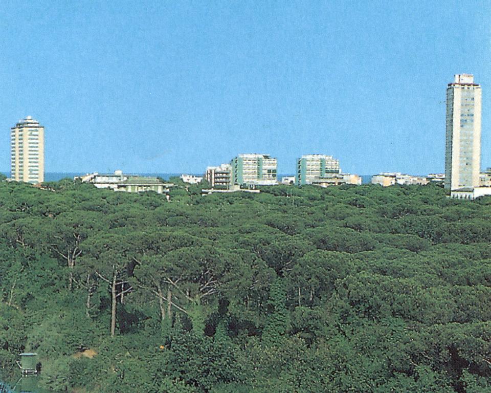 Hotel Caesar Bed And Breakfast Milano Marittima Esterno foto