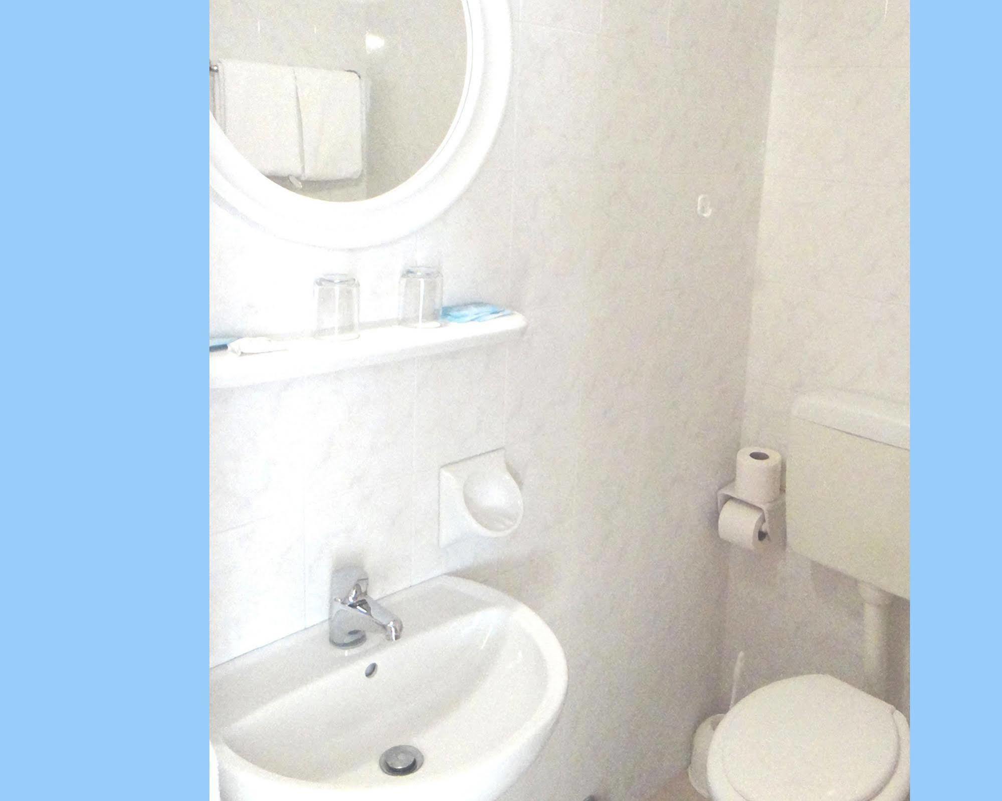 Hotel Caesar Bed And Breakfast Milano Marittima Esterno foto
