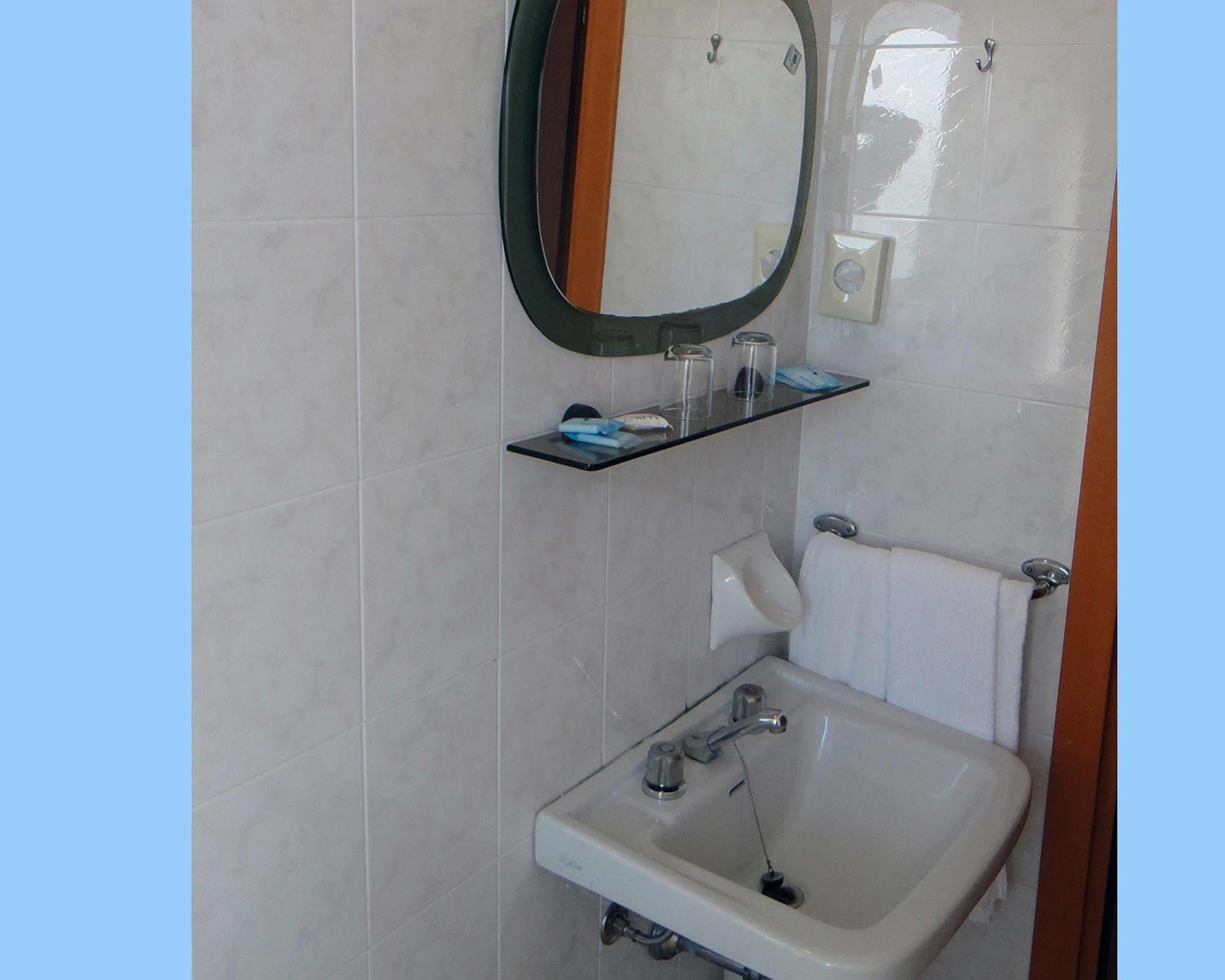 Hotel Caesar Bed And Breakfast Milano Marittima Esterno foto