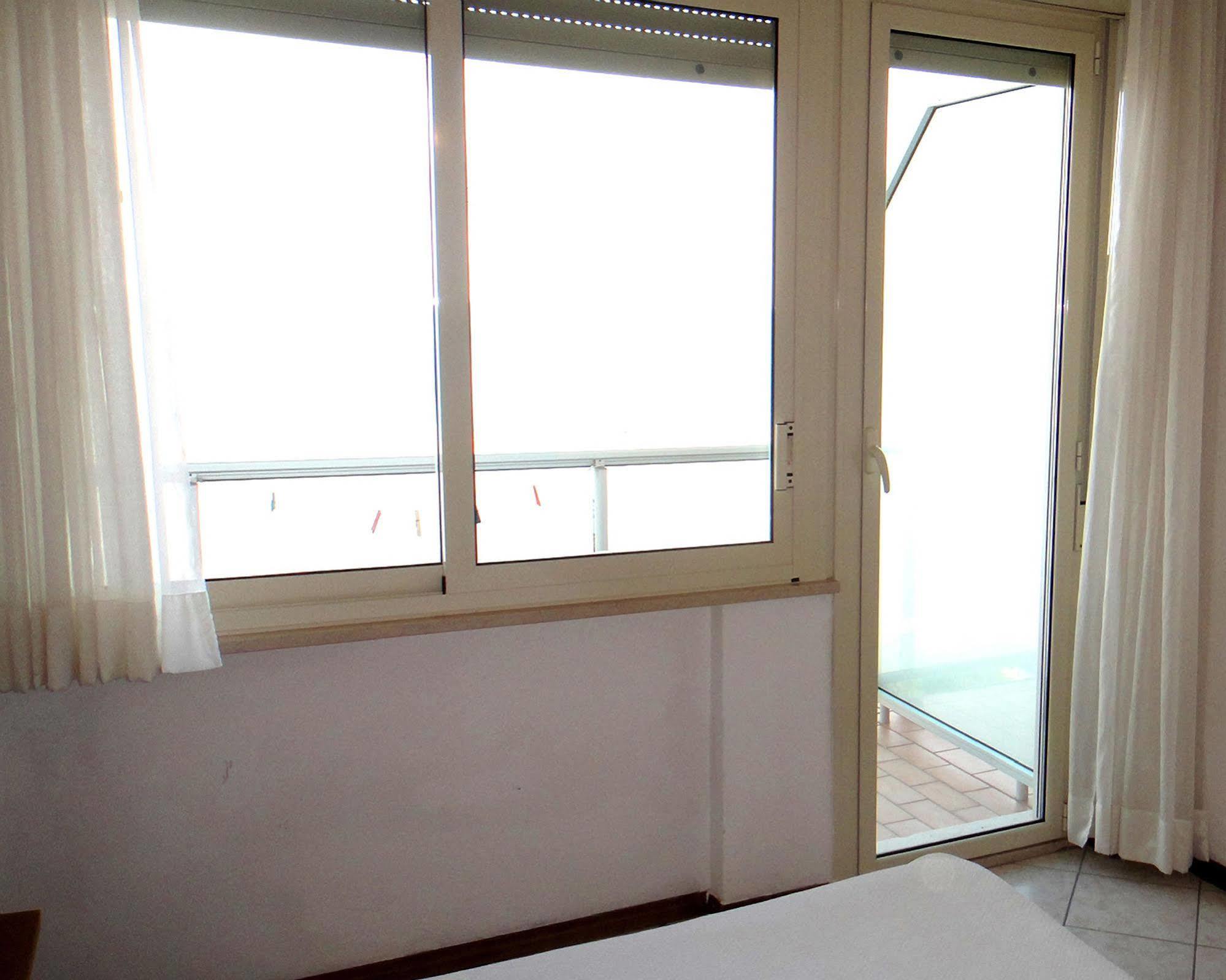Hotel Caesar Bed And Breakfast Milano Marittima Esterno foto