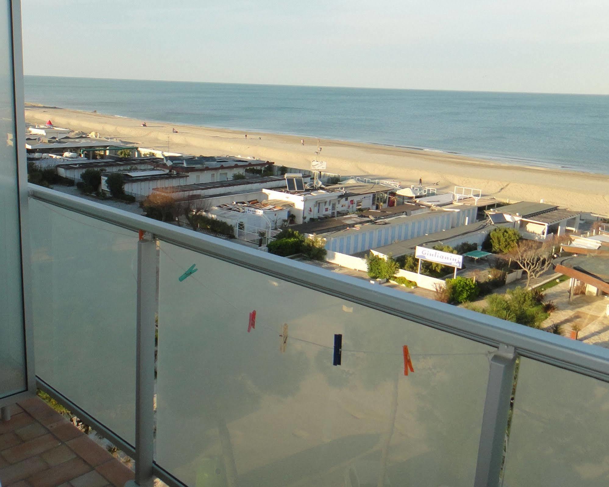 Hotel Caesar Bed And Breakfast Milano Marittima Esterno foto
