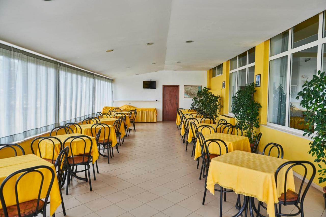 Hotel Caesar Bed And Breakfast Milano Marittima Esterno foto