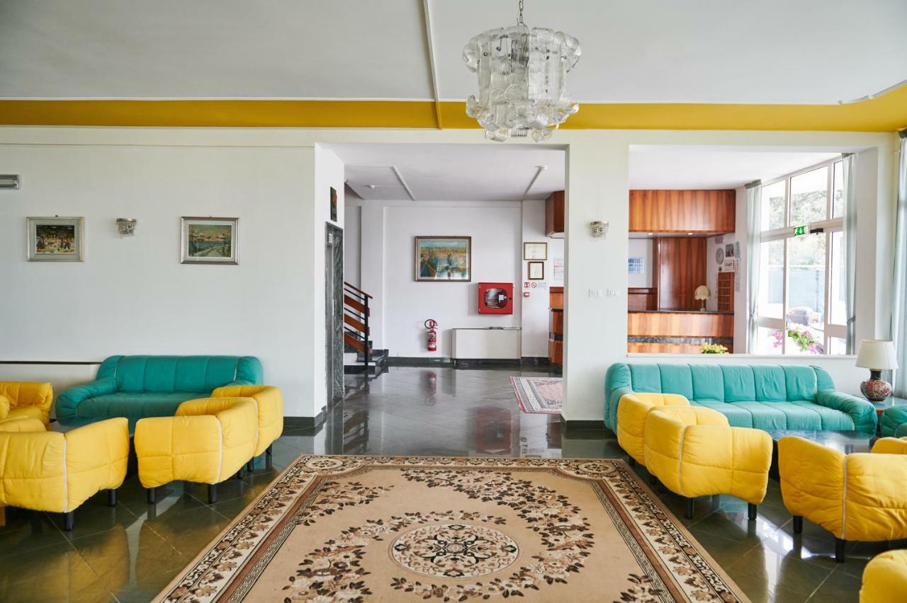 Hotel Caesar Bed And Breakfast Milano Marittima Esterno foto