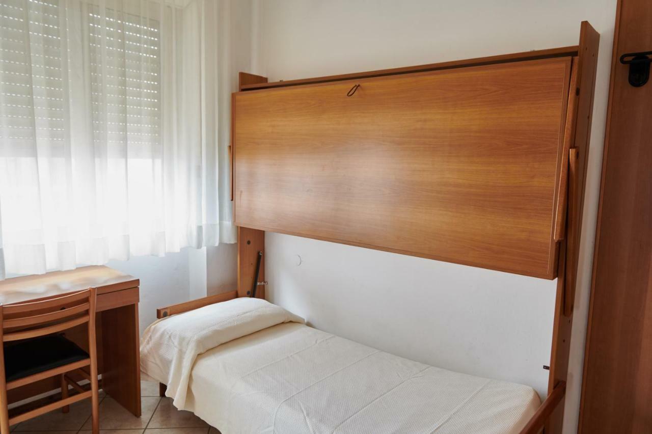 Hotel Caesar Bed And Breakfast Milano Marittima Esterno foto