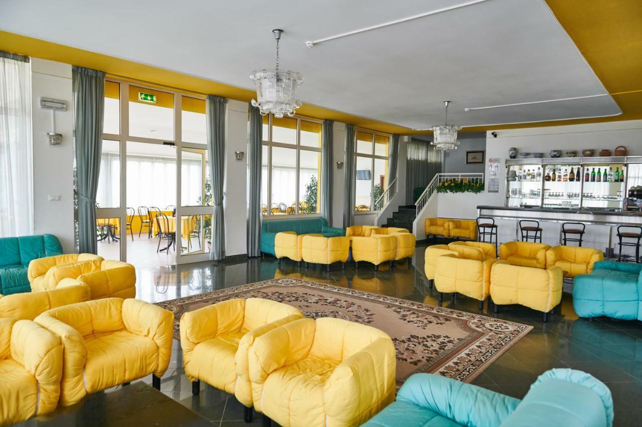 Hotel Caesar Bed And Breakfast Milano Marittima Esterno foto