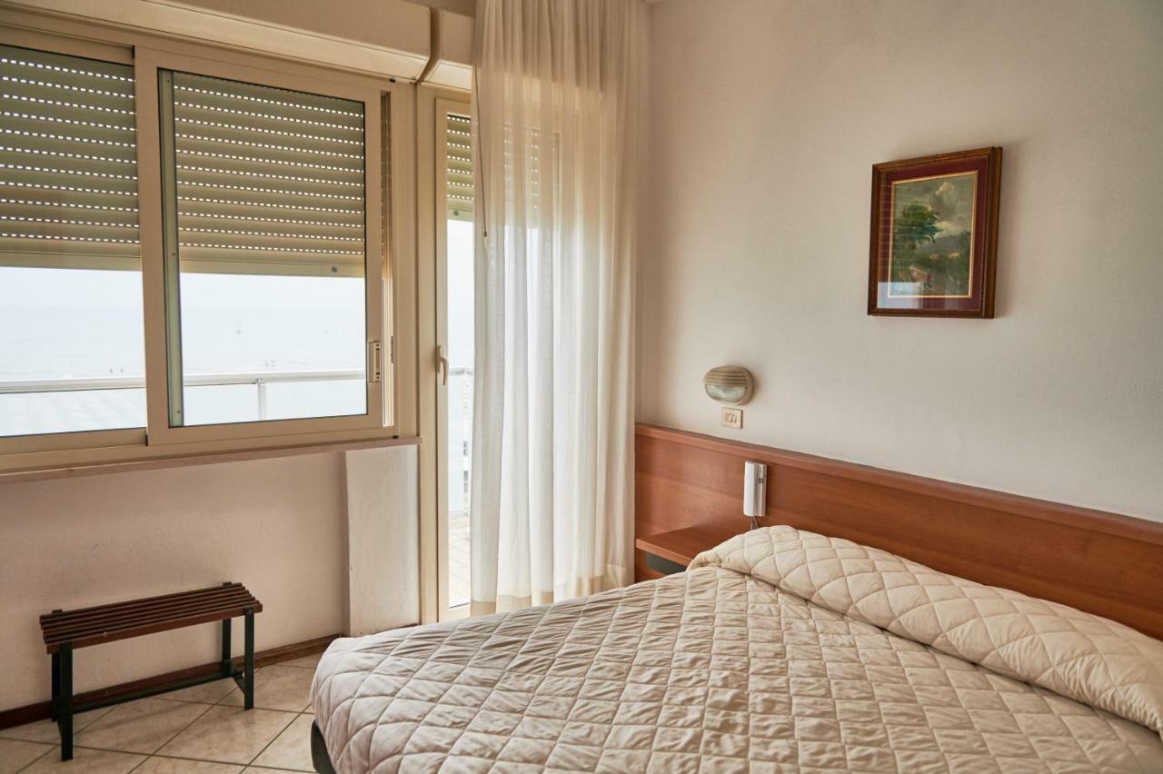 Hotel Caesar Bed And Breakfast Milano Marittima Esterno foto