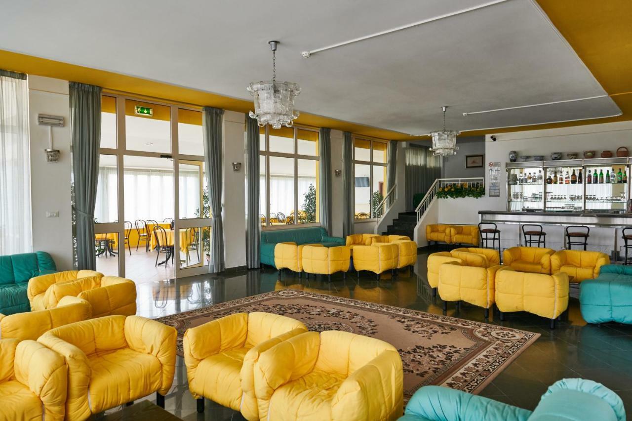 Hotel Caesar Bed And Breakfast Milano Marittima Esterno foto