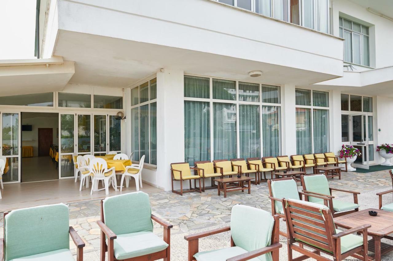 Hotel Caesar Bed And Breakfast Milano Marittima Esterno foto