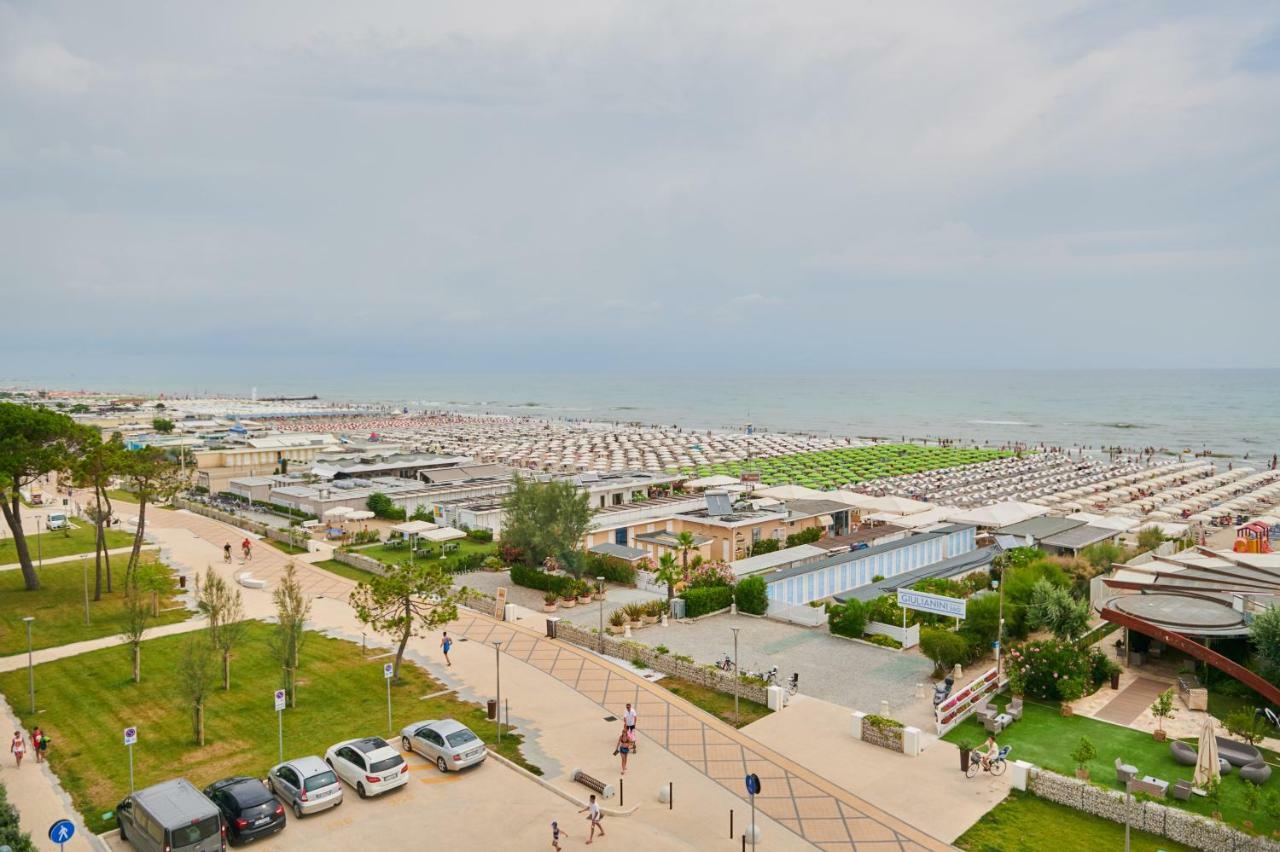 Hotel Caesar Bed And Breakfast Milano Marittima Esterno foto
