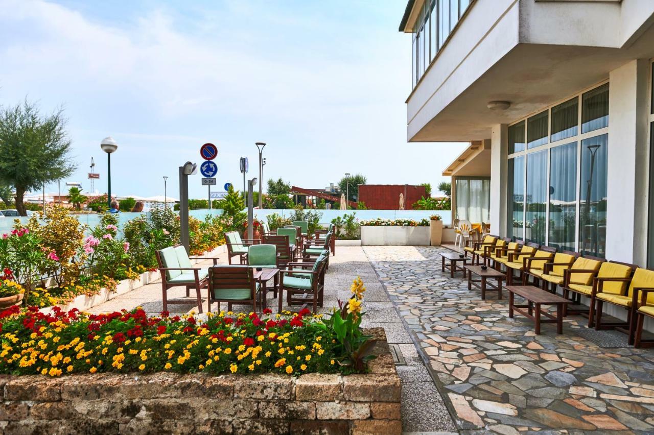 Hotel Caesar Bed And Breakfast Milano Marittima Esterno foto