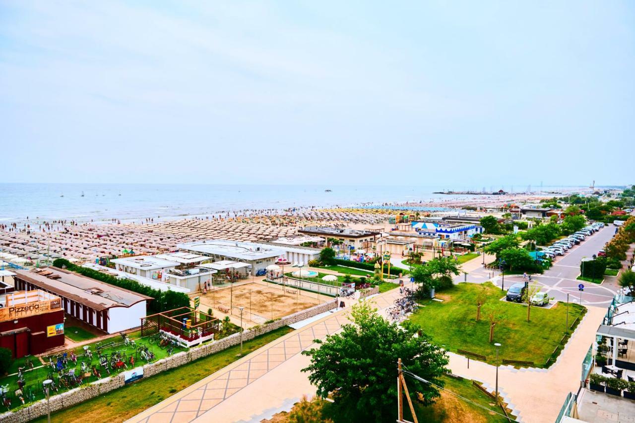 Hotel Caesar Bed And Breakfast Milano Marittima Esterno foto