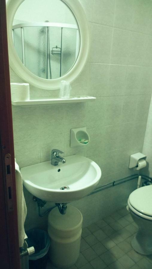 Hotel Caesar Bed And Breakfast Milano Marittima Esterno foto